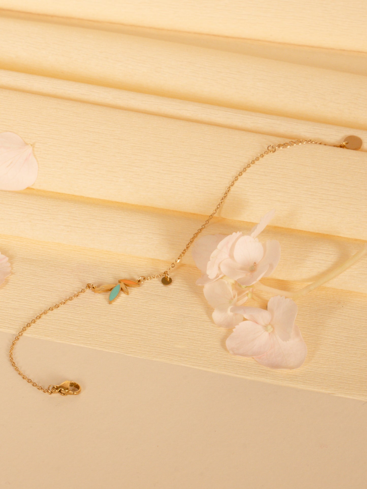 Yoni leaves bracelet