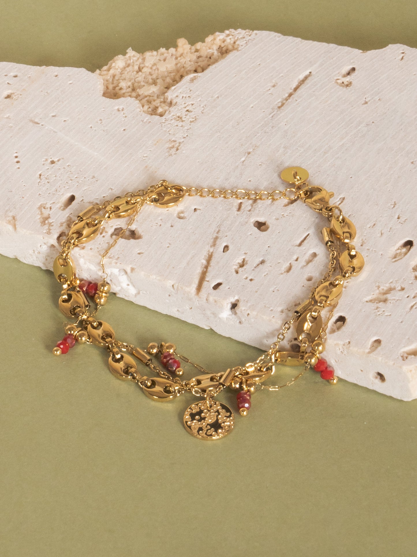 Triple chain bracelet with Ama pearls