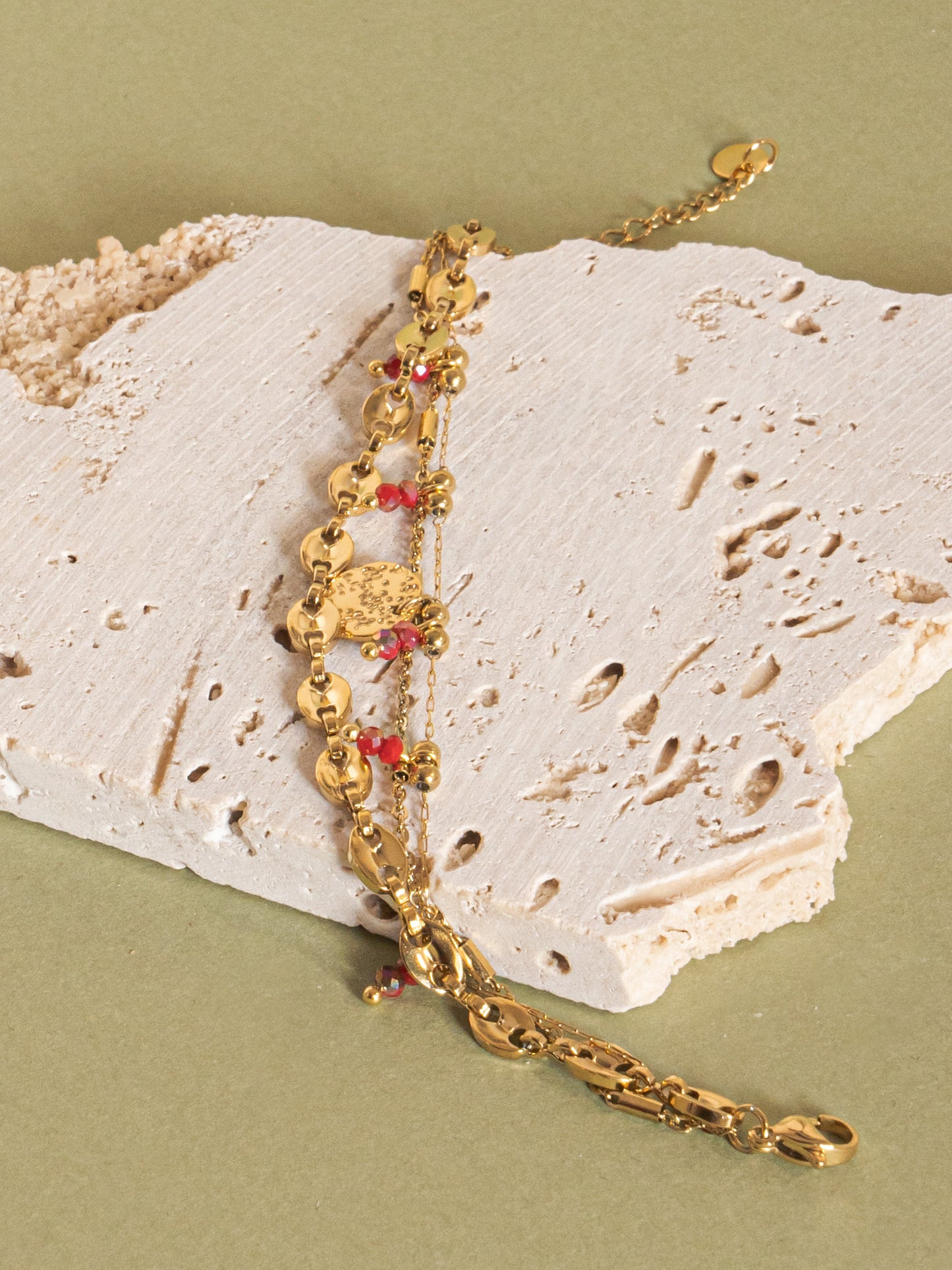 Triple chain bracelet with Ama pearls