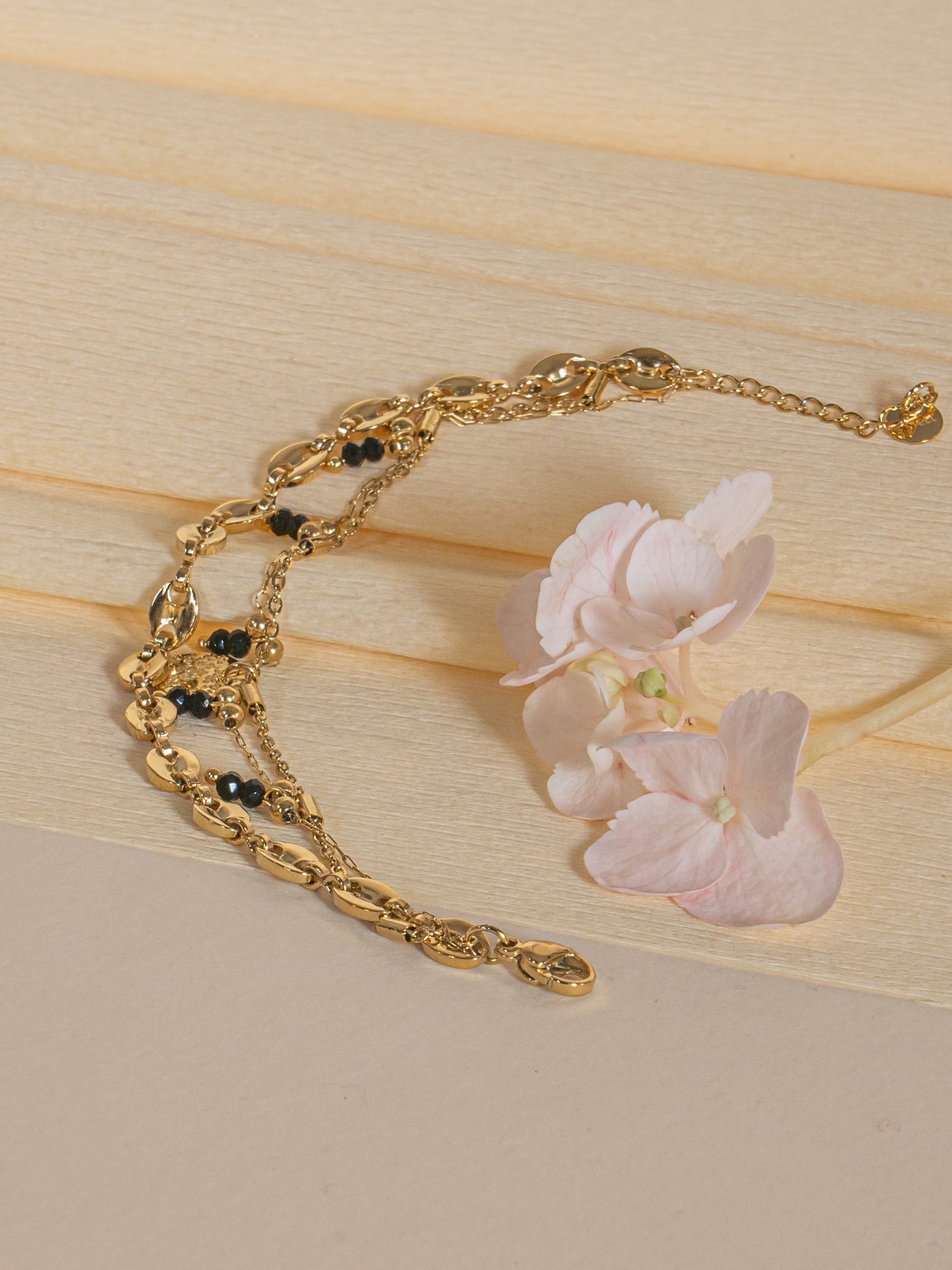 Triple chain bracelet with Ama pearls