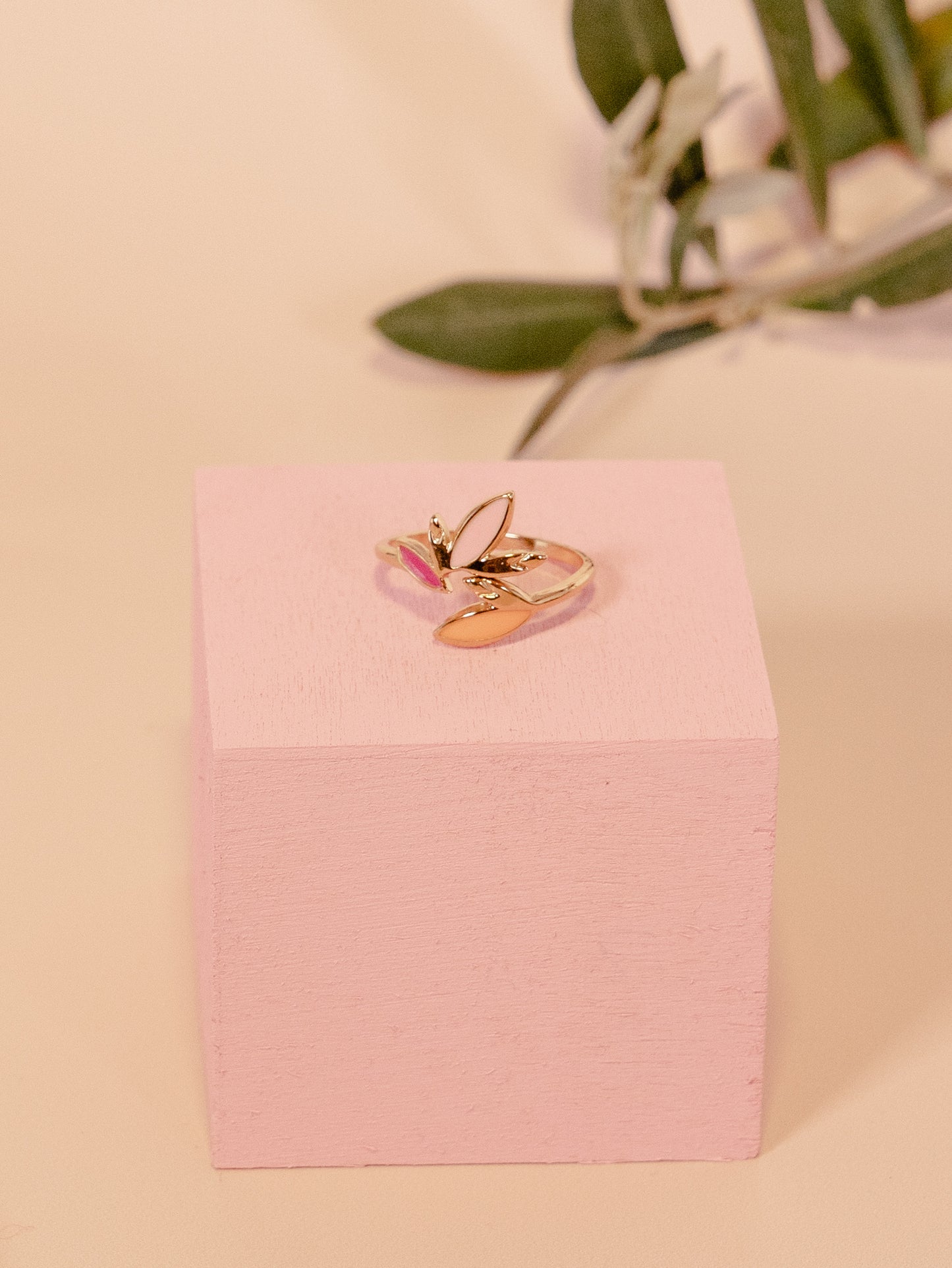 Cadiz leaves ring