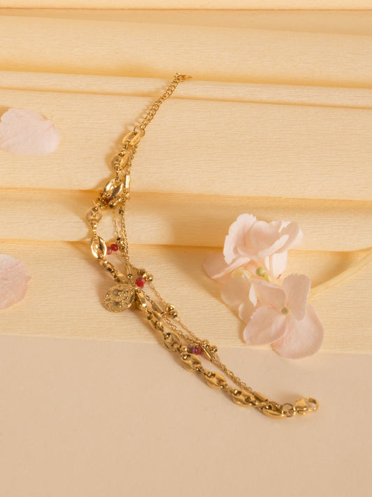 Triple chain bracelet with Ama pearls