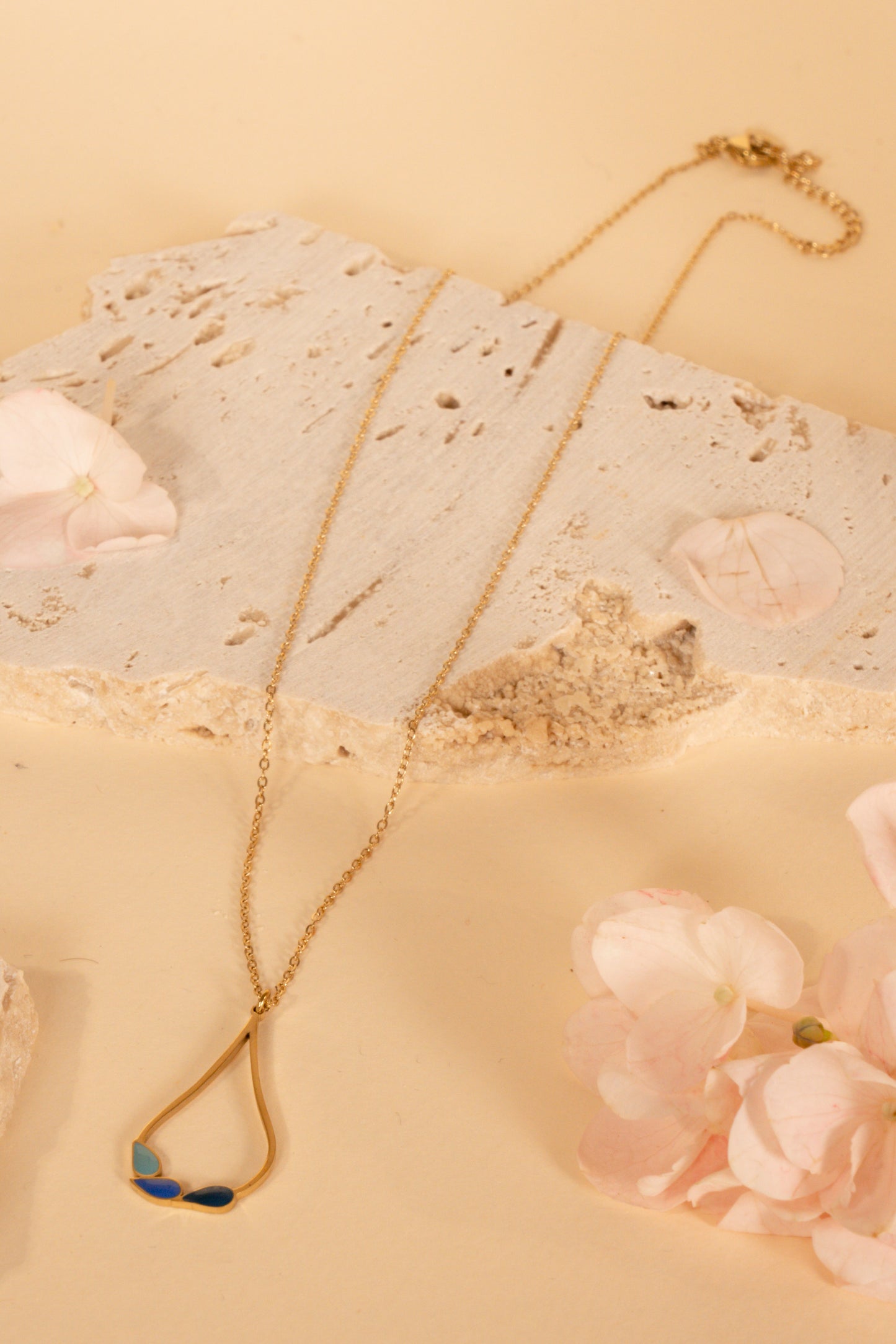 Evora leaf drop necklace