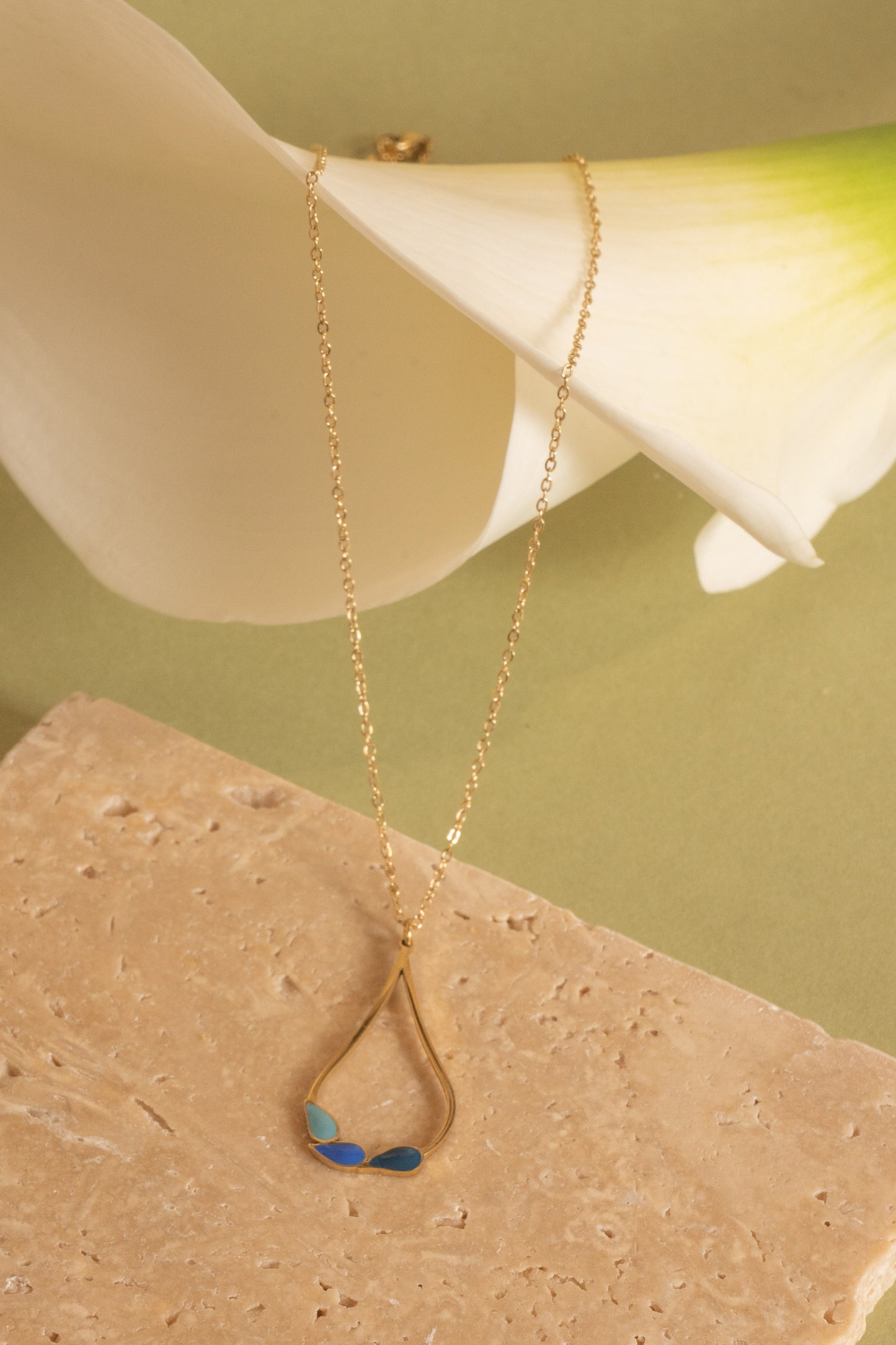 Evora leaf drop necklace
