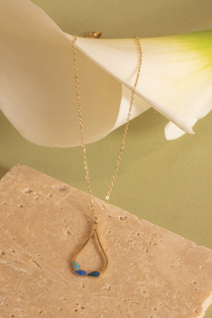 Evora leaf drop necklace