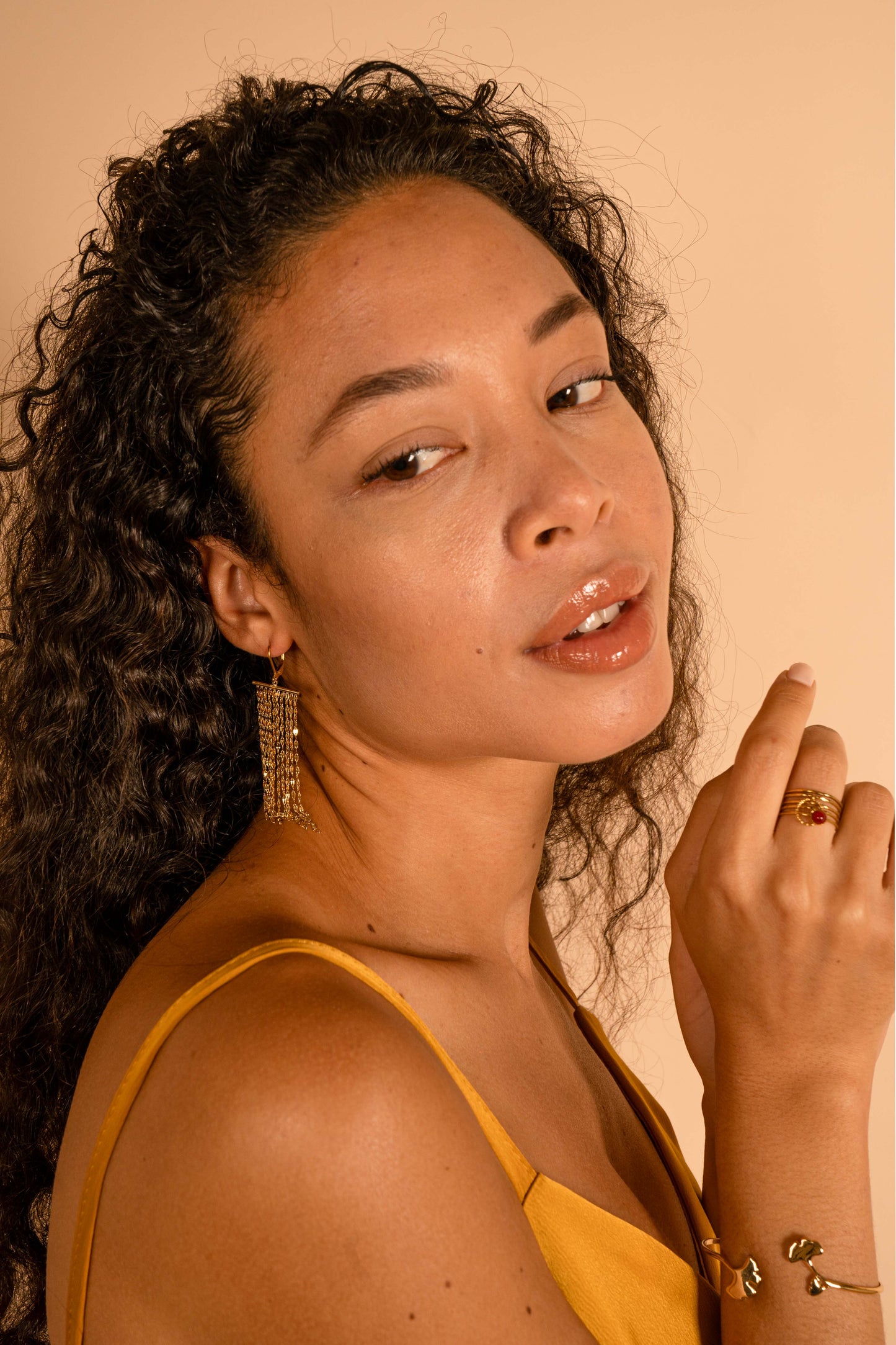 Inaya curtain earrings