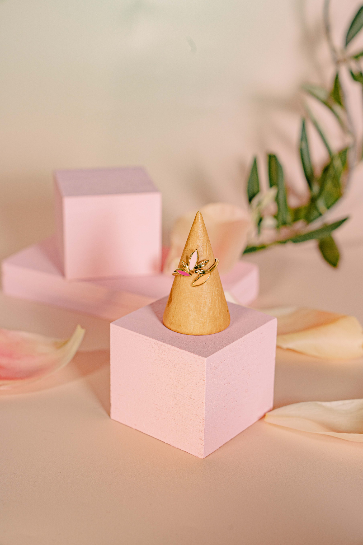 Cadiz leaves ring