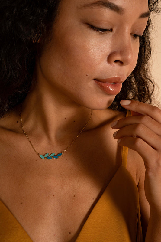 Hoja leaf chain necklace